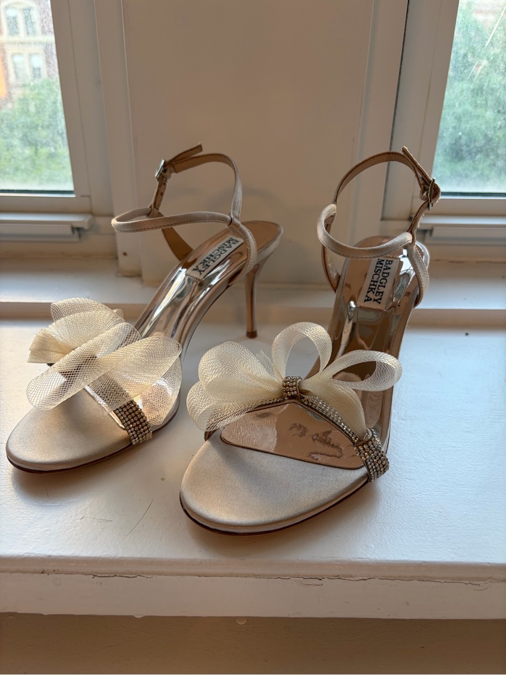 Badgley Mischka Nude Pink Satin Bow Rhinestone Stiletto Sandals Strappy Heels